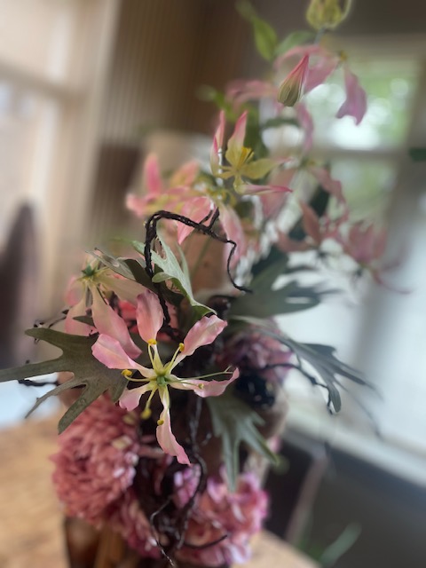 Zijde arrangement "houtenzuil"