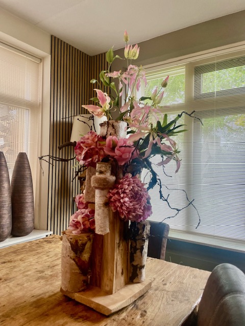 Zijde arrangement "houtenzuil"