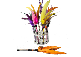 Teasers met kralen en veren  in diverse kleuren (handgemaakt)