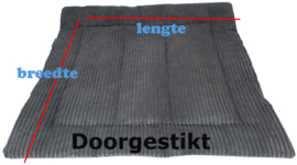 Kussen, met/zonder klittenbandstof onderzijde, afmeting tussen 20 en 40 cm