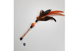 Teasers met kralen en veren  in diverse kleuren (handgemaakt)