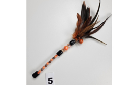 Teasers met kralen en veren  in diverse kleuren (handgemaakt)