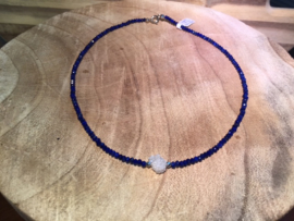 Lapis lazuli met bros stukje bergkristal
