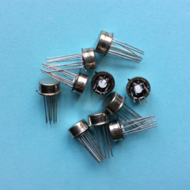 LM710CH