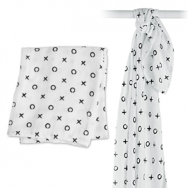 Lulujo swaddle bamboo 120x120 - Hugs & Kisses