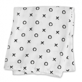 Lulujo swaddle bamboo 120x120 - Hugs & Kisses