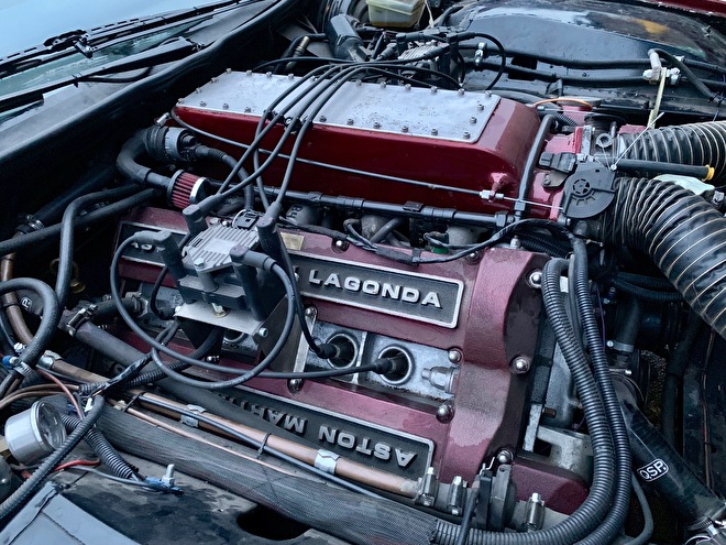 Aston Martin Lagonda V8