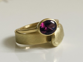 Stoere gouden (pink-)ring met grote goudklomp