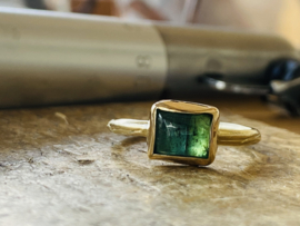 Gouden ring met blauw/groene Toermalijn