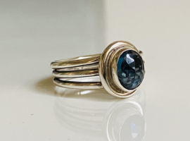 Zilveren ring met London Blue Topaas
