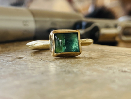 Gouden ring met blauw/groene Toermalijn