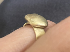 Stoere gouden (pink-)ring met grote goudklomp