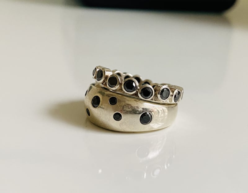 Zilveren ringen met zwarte zirkonias