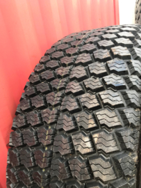 540/65R24 OBO vernieuwing met Pirelli TM800 karkas