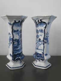 Twee bekervazen,  'De Klaauw', ca 1780-1800