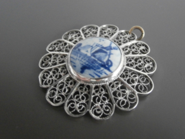 Grote rozetvormige hanger.