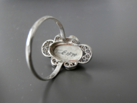 Filigrain zilveren ovale ring.