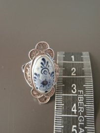 482; Ovale ring met filigrain zilveren blaadjes
