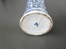 656; Delftse, hoge bekervaas ca 1750