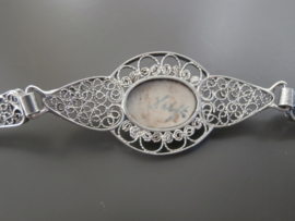 424; Elegante  armband met ovale Delftse steen