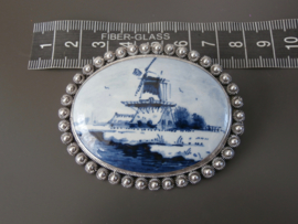 357; Royale broche met winterlandschap, halverwege 20e eeuw