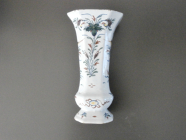Bekervaas Delfts, polychroom;   ca 1760