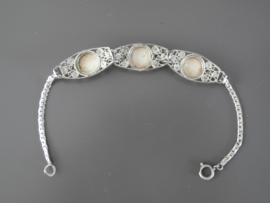 Mooie armband, 18 cm. stenen uit Atelier Verwoerd,