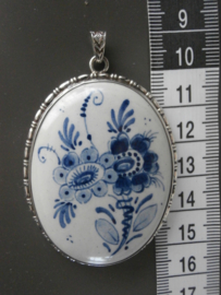 Royaal medaillon met bloemmotief