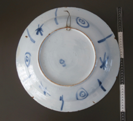 242; XL Delftse chinoiserie schotel, 40 cm  ca. 1680-1700