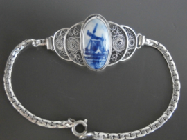 424; Armband met Delftse steen ovaal