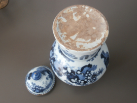 Delftse pul met deksel; ca 1680-1700