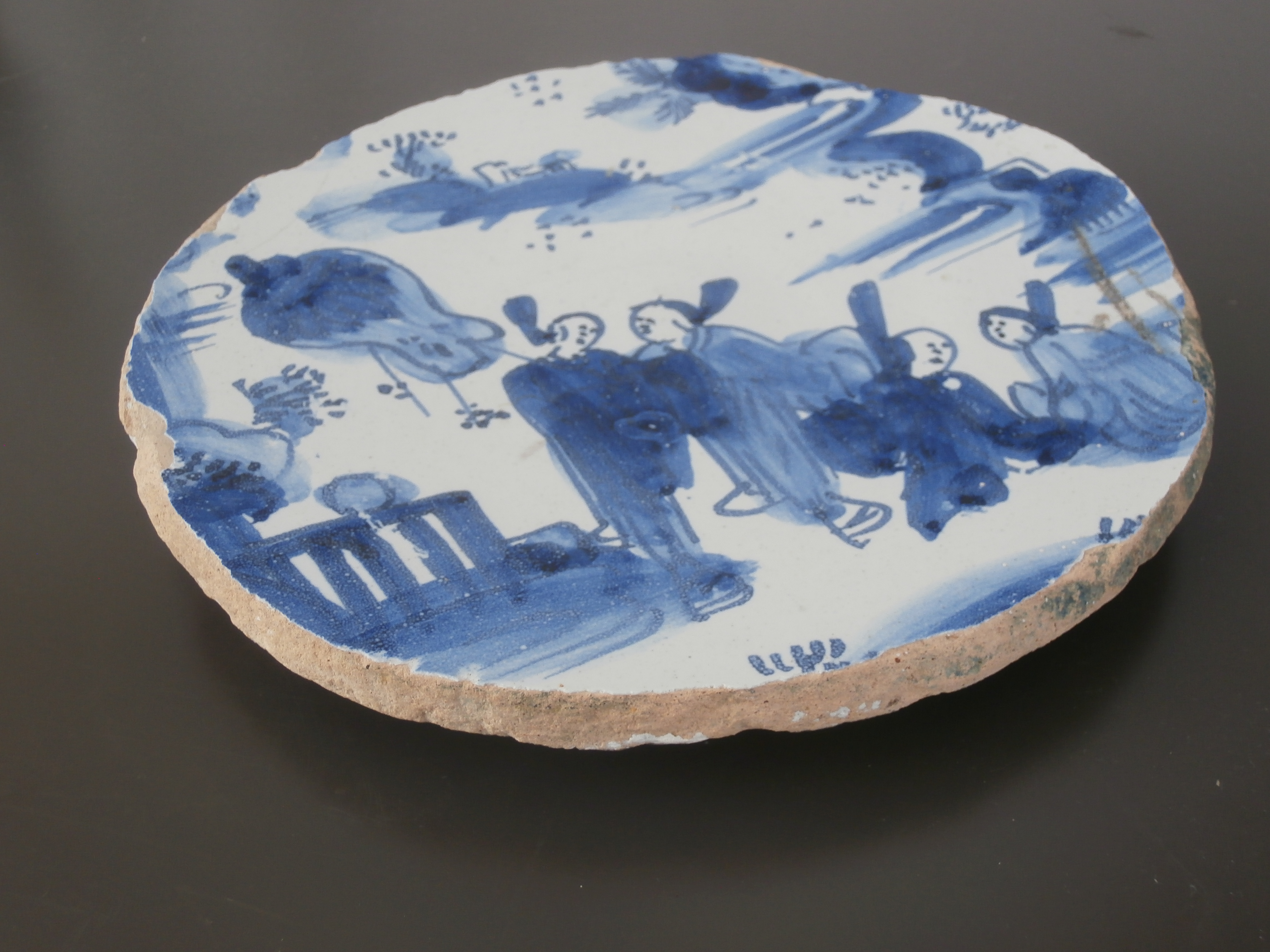 Decoratief Delfts majolica-fragment 1625-1650