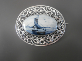 XL Broche met opvallende sierrand