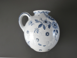 Royale vaas/kan, plateelbakkerij Schoonhoven
