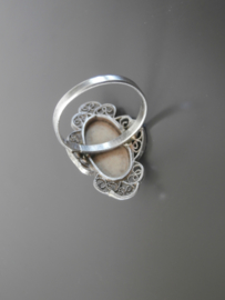 320; Ovale ring met filigrain zilveren blaadjes