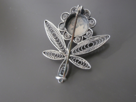 Zilveren bloem, filigrain met delftse steen