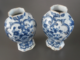 Stel balustervazen  'De Porceleyne Schotel',  1664-1772