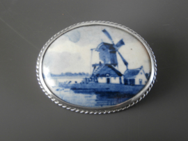 Royale ovale broche, Pieter Woerlee.