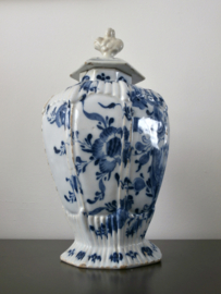 Royale pot met deksel, ca. 1700-1750