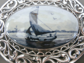 XL Broche met opvallende sierrand