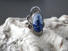 Filigrain zilveren ovale ring.