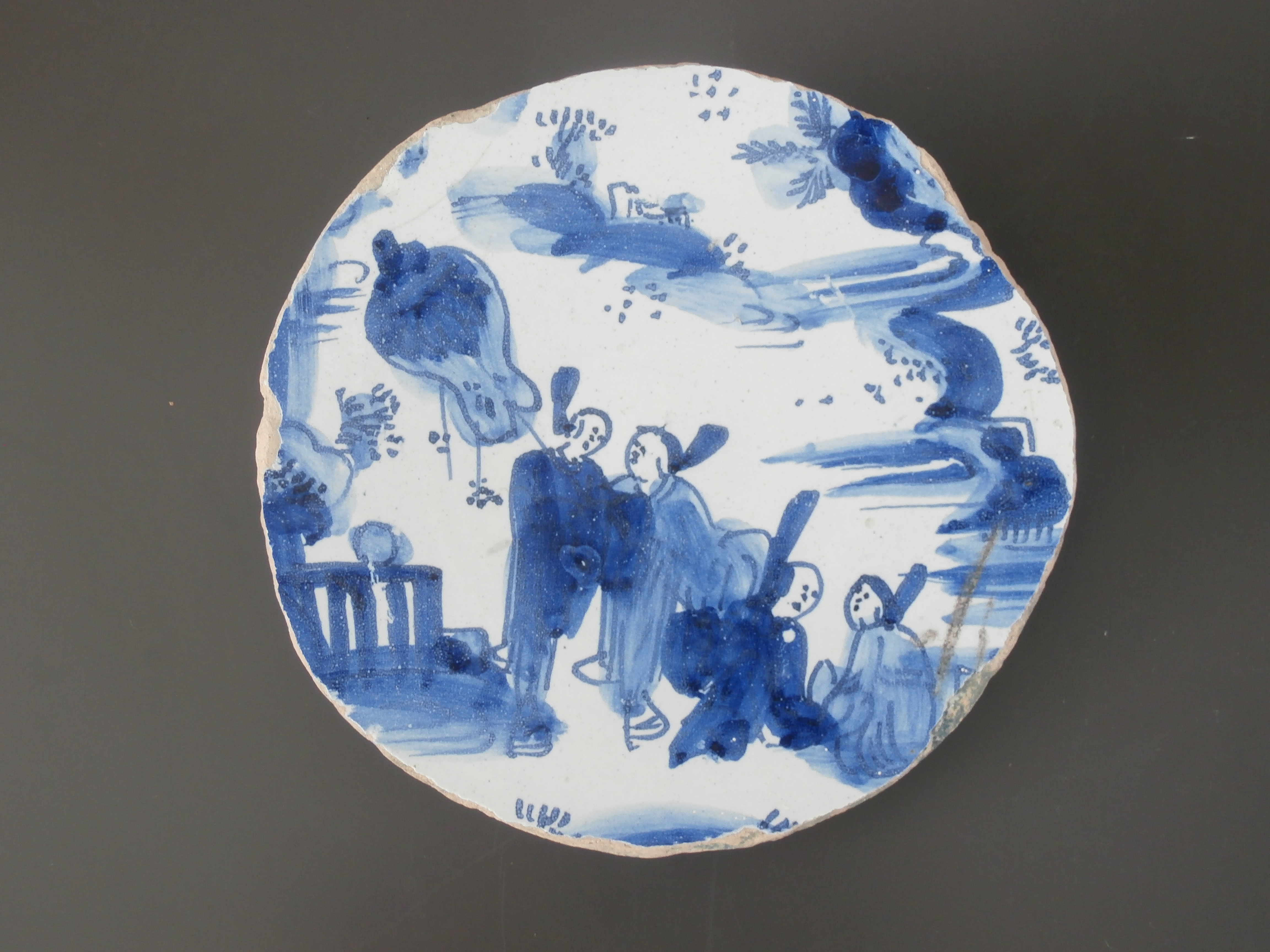 Decoratief Delfts majolica-fragment 1625-1650