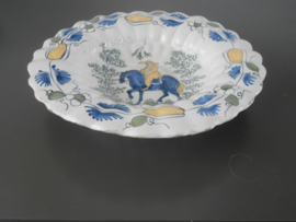 Delftse meerkleurige  plooischotel, 1690-1700
