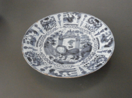 Delftse schotel van 35 cm in Kraakstijl ca. 1680-1700