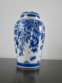 Hoge pot met deksel 1970.