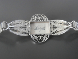 424; Zilveren armband met rechthoekige steen uit Atelier C. Verwoerd