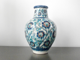 681; Robuuste vaas,  Iznik-stijl, DPF