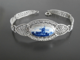 50; Zilveren filigrain armband uit Atelier C. Verwoerd te Gouda