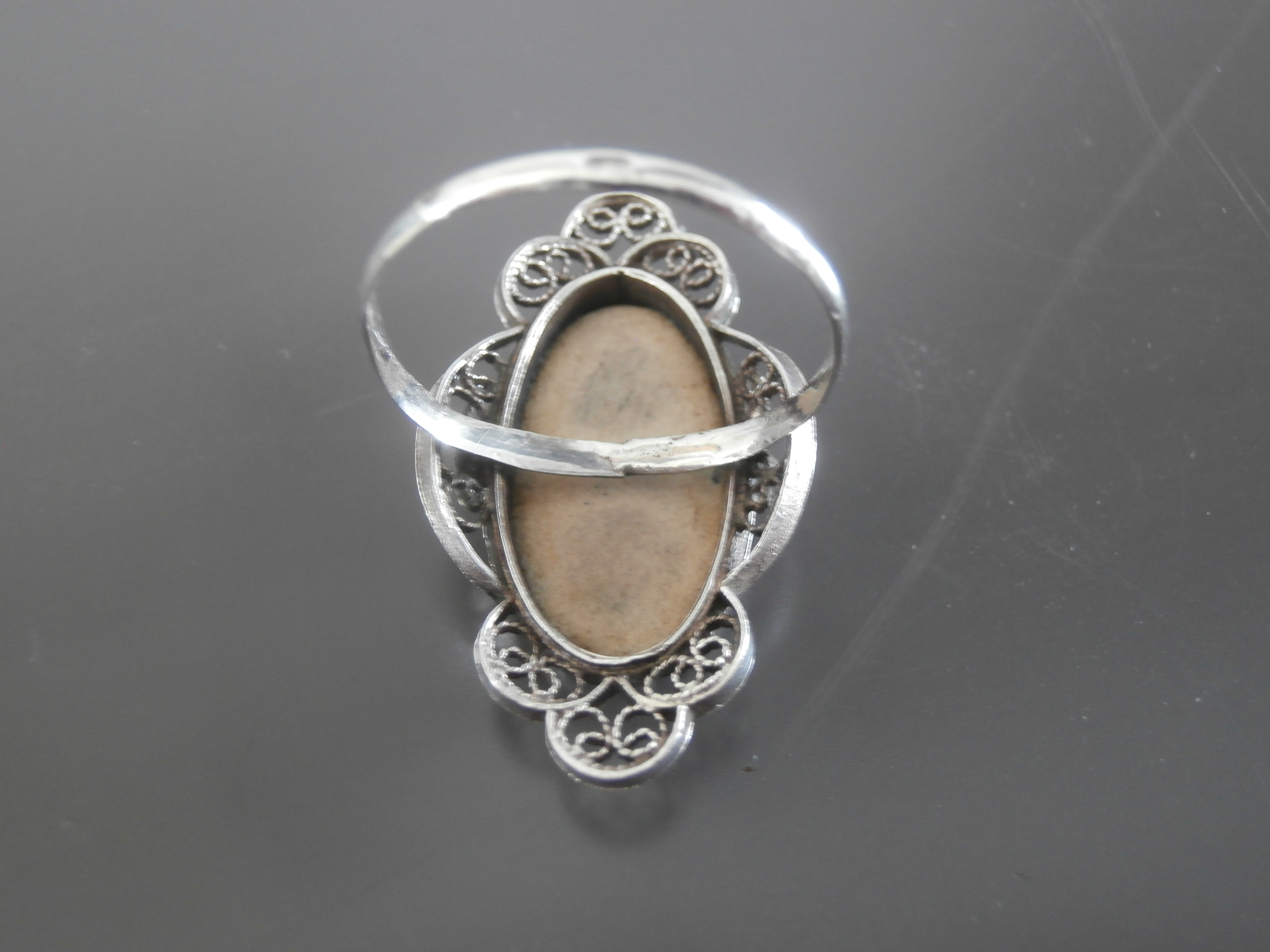 Filigrain zilveren ovale ring.