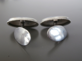 424; Zilveren ellipsvormige manchetknopen